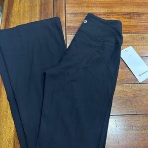 New Groove Nulu HR
Flared Pant 32”